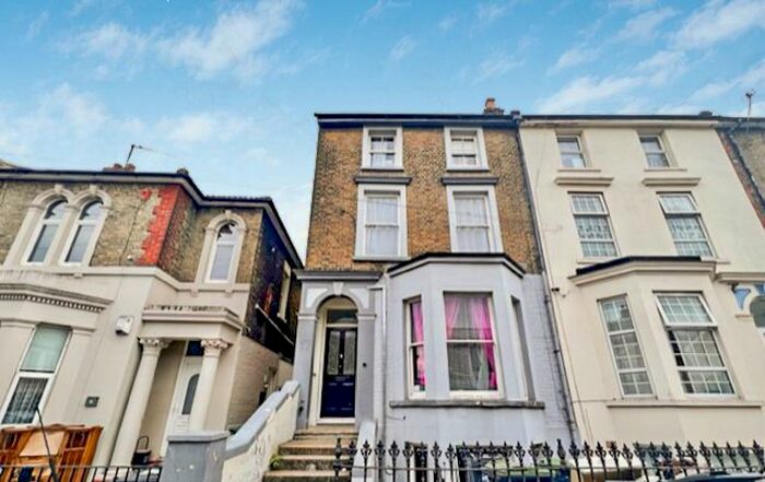 1 Bedroom Flat To Rent In Darnley Street, Gravesend, DA11