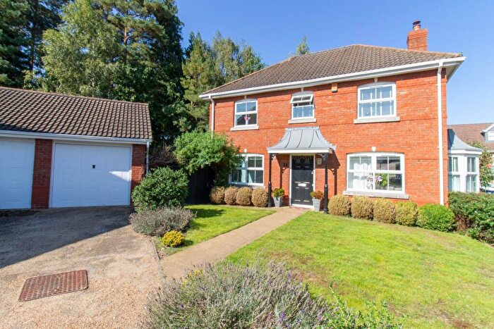 5 Bedroom Detached House To Rent In Tadley Close, Fleet, GU51