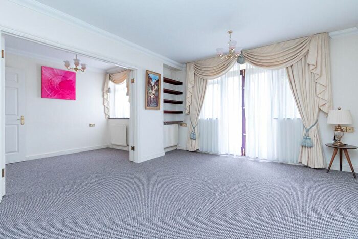 2 Bedroom Apartment For Sale In Edgware Way, Eaton Court, HA8