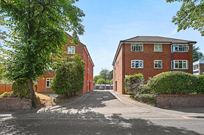 2 Bedroom Flat For Sale In Castlebar Road, Ealing, W5