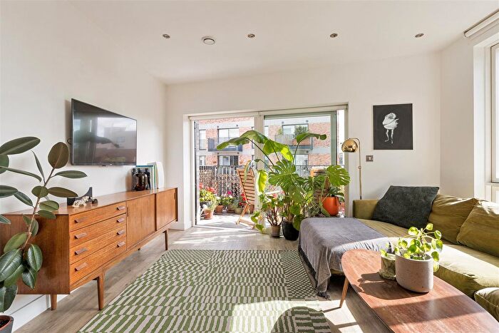 1 Bedroom Flat For Sale In Rookwood Way, Hackney Wick, E3