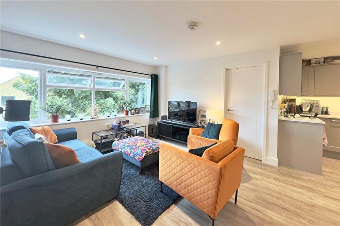 1 Bedroom Apartment For Sale In Station Road, Bourne End, Buckinghamshire, SL8