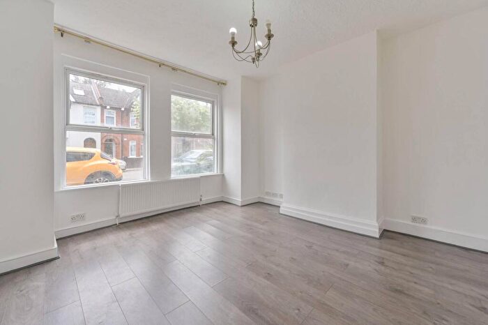 2 Bedroom Flat For Sale In Rosslyn Crescent, Harrow, HA1