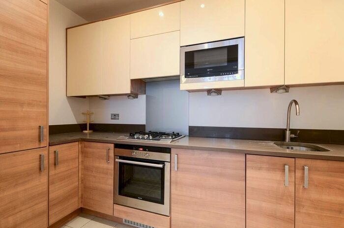 2 Bedroom Flat To Rent In Gloucester Road, South Kensington, London, SW7