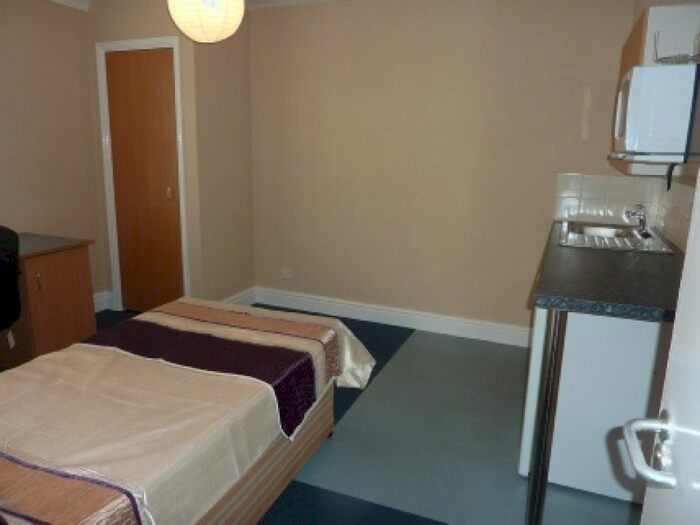 1 Bedroom Studio To Rent In North Hill, Mutley, Plymouth, PL4