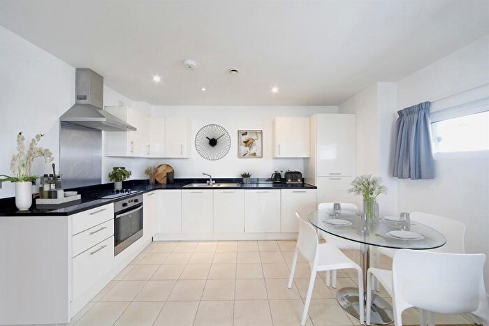 3 Bedroom Flat To Rent In One Eighty Stratford, London, E15