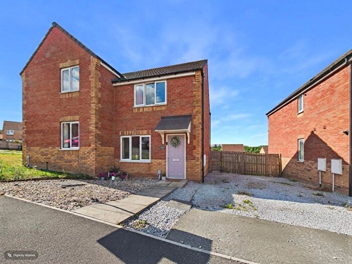2 Bedroom Semi-Detached House For Sale In Wedgewood Way, Knottingley, WF11