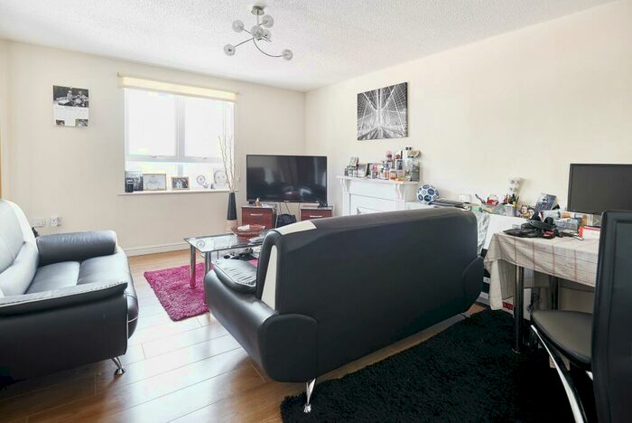 2 Bedroom Flat To Rent In Erebus Drive, Thamesmead, SE28