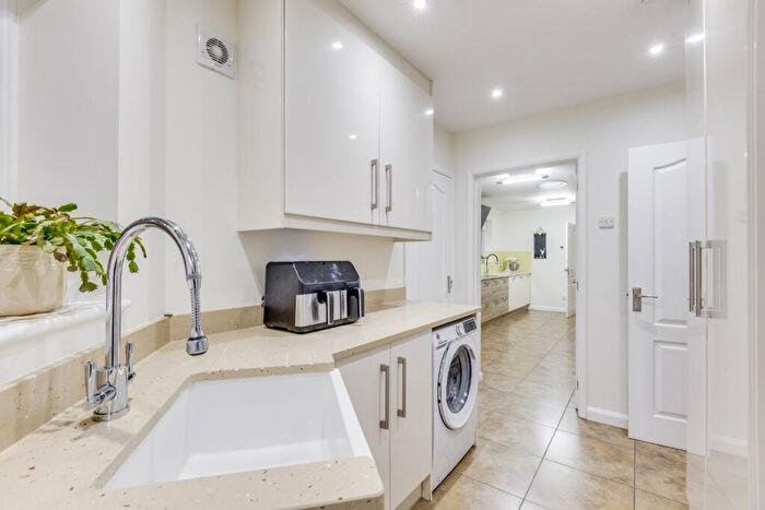 4 Bedroom Detached House For Sale In St. Ives Close, Welwyn, Hertfordshire, AL6