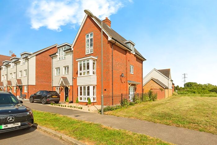 5 Bedroom Property For Sale In Avalon Street, Aylesbury, HP18