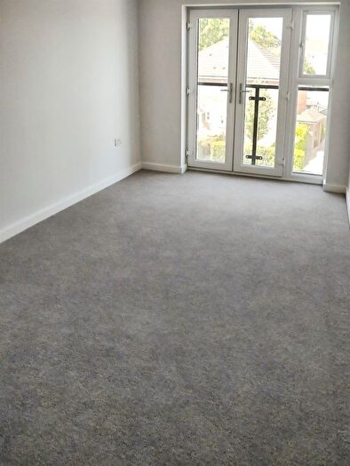 2 Bedroom Flat For Sale In Park Avenue, Bushey, WD23