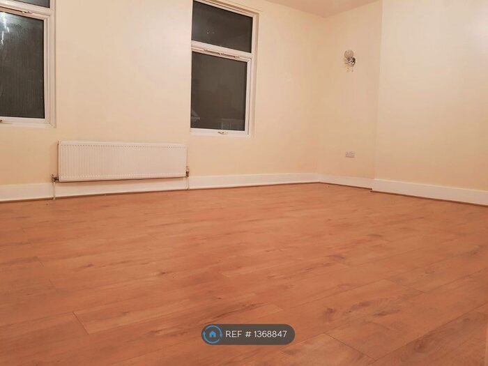 4 Bedroom Flat To Rent In Lordship Lane, London, N22