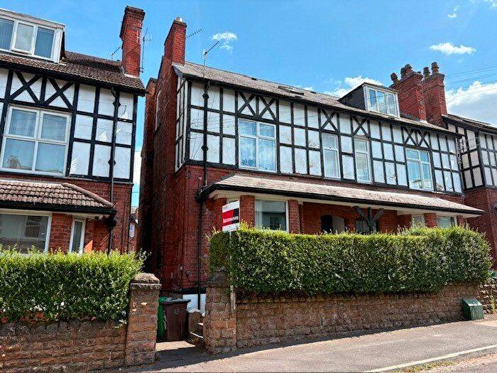 5 Bedroom Semi-Detached House For Sale In Bingham Road, Nottingham, Nottinghamshire, NG5