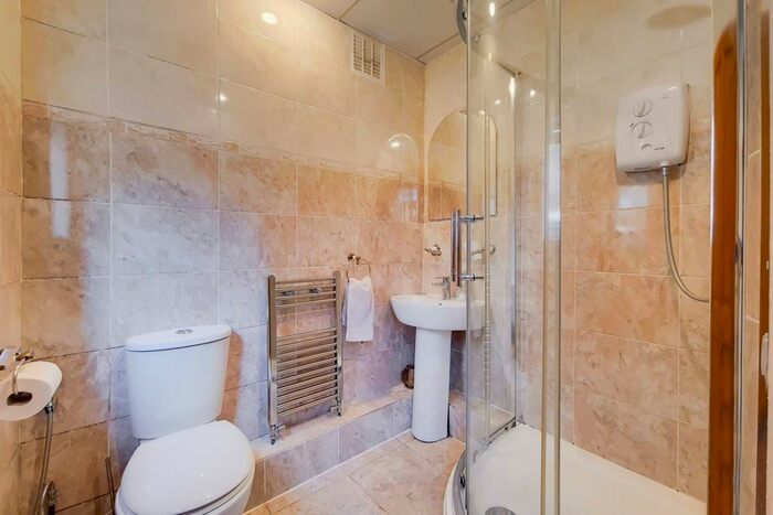 4 Bedroom Property To Rent In New Street Hill, Bromley, BR1