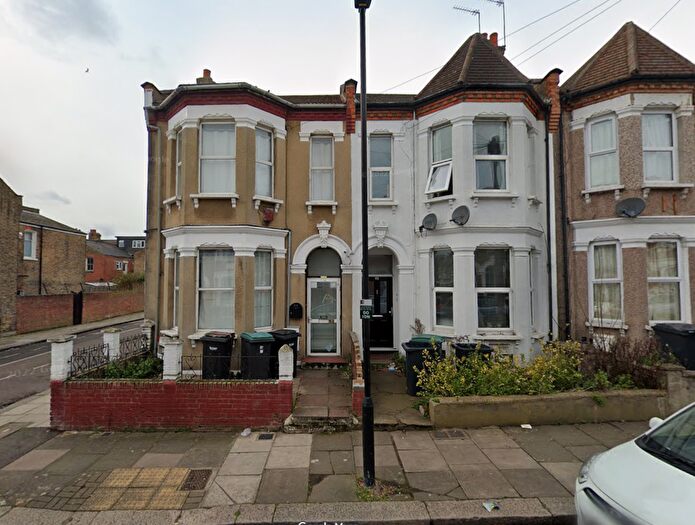 2 Bedroom Flat To Rent In Dongola Road, Tottenham, London, N17
