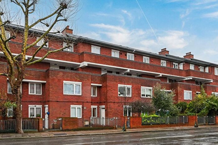 4 Bedroom Maisonette For Sale In Kilburn Lane, Queen's Park, London, W10