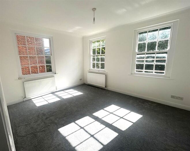 1 Bedroom Apartment To Rent In Parchment Street, Winchester, SO23