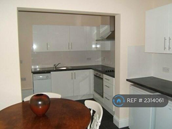 2 Bedroom Flat To Rent In Cowlishaw Road, Sheffield, S11