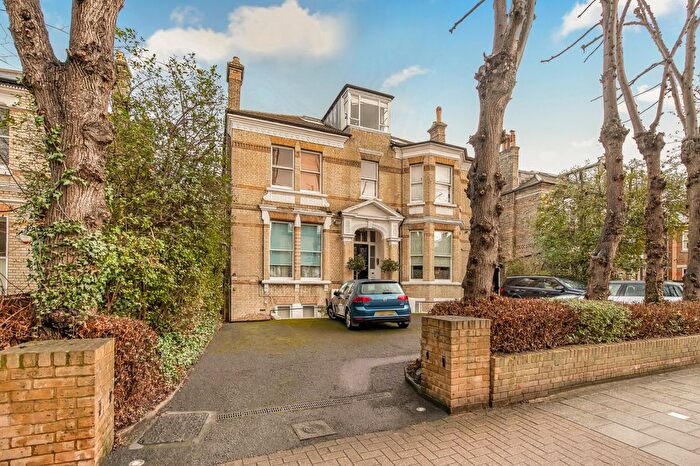 2 Bedroom Flat To Rent In Oakhill Road, East Putney, SW15