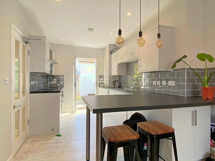 2 Bedroom Flat To Rent In Sydney Street - Video Tour, BN1