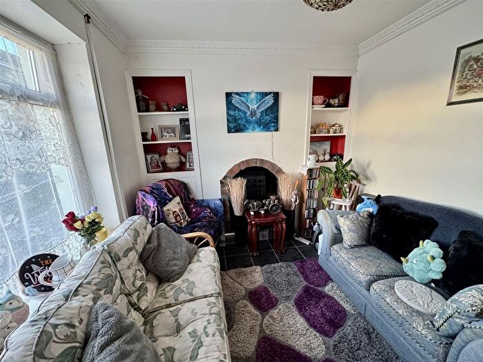 3 Bedroom Detached House For Sale In Heol Aman, Glanamman, Ammanford, SA18