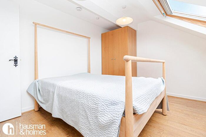 2 Bedroom Flat To Rent In The Drive, Golders Green, NW11