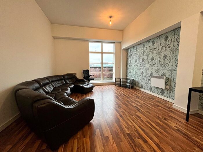 2 Bedroom Flat To Rent In The Quadrangle, Lower Ormond Street, Manchester, M1