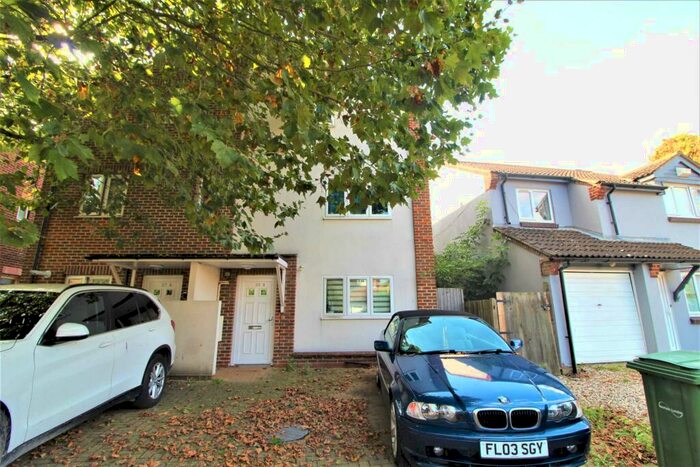4 Bedroom Semi-Detached House To Rent In Jade Close, London, E16