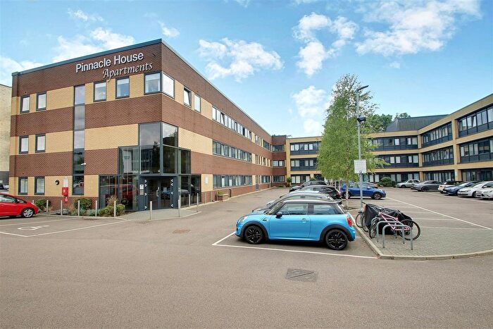 1 Bedroom Flat To Rent In Pinnacle House, Kings Langley, WD4