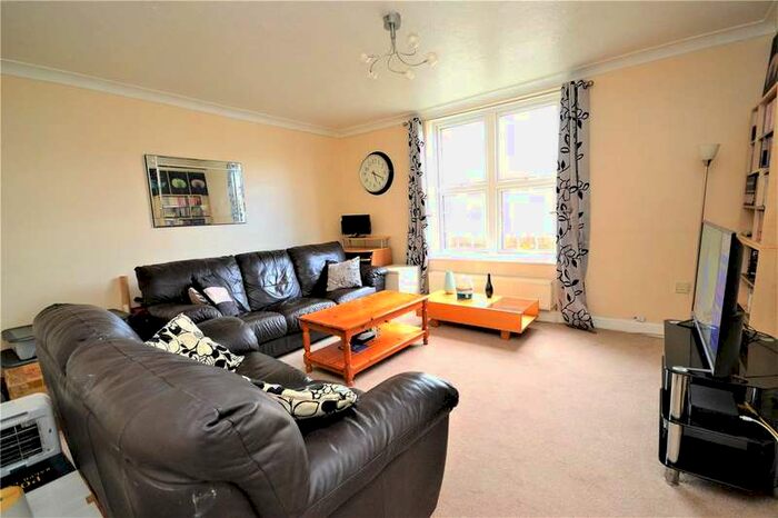 2 Bedroom Flat To Rent In Worting Road, Basingstoke, Hampshire, RG22