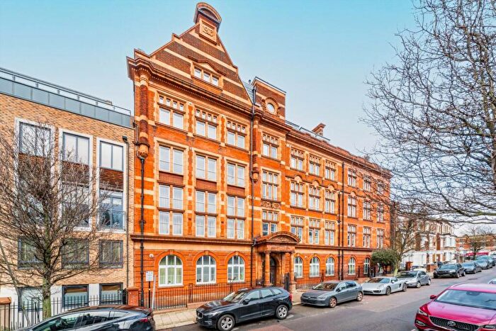 2 Bedroom Flat For Sale In Glengall Road, Queen's Park, NW6