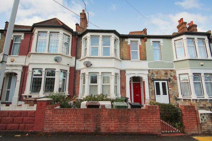 2 Bedroom Flat To Rent In James Lane, Leyton, London, E10