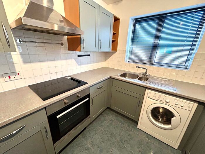2 Bedroom Apartment To Rent In Adventurers Quay, Cardiff, CF10