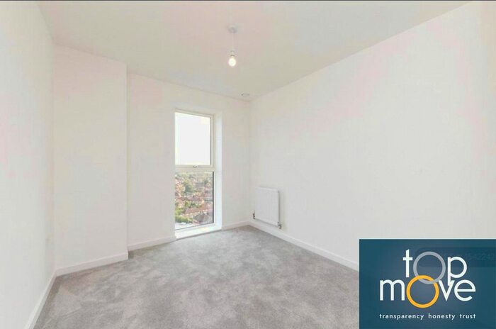 2 Bedroom Flat To Rent In East Acton Lane, London, W3