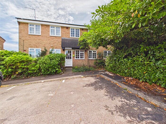 1 Bedroom Apartment For Sale In Minstrel Gardens, Surbiton, United Kingdom, KT5