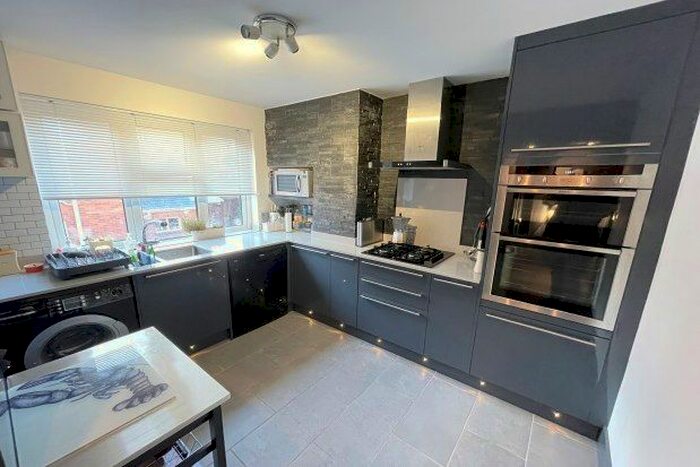 3 Bedroom Flat To Rent In Blackall Road, Exeter, EX4