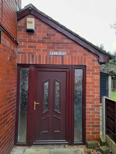 1 Bedroom Bungalow To Rent In Lakeside Avenue, Bolton, Greater Manchester, BL3