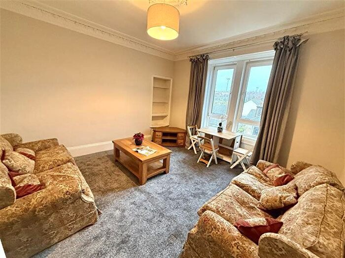 2 Bedroom Flat To Rent In Molison Street, Dundee, DD4