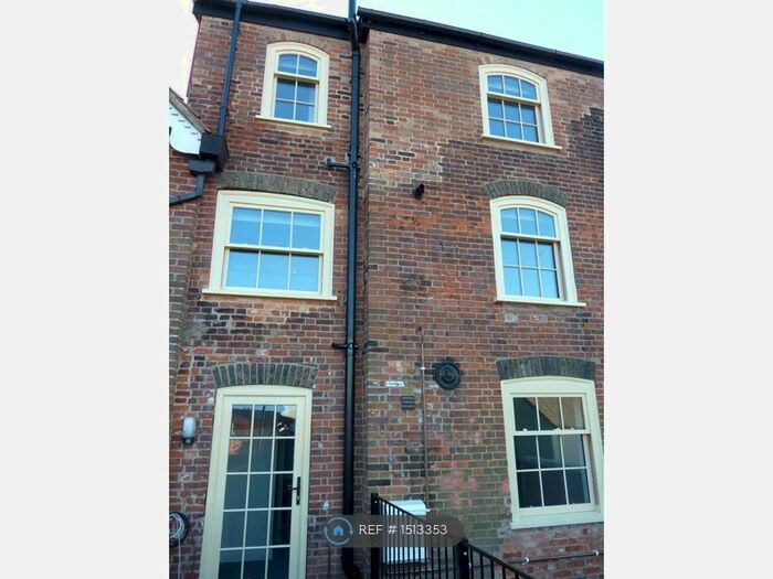 2 Bedroom Maisonette To Rent In Pottergate, Norwich, NR2