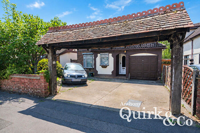 4 Bedroom Detached House For Sale In Mayland Avenue, Canvey Island, SS8