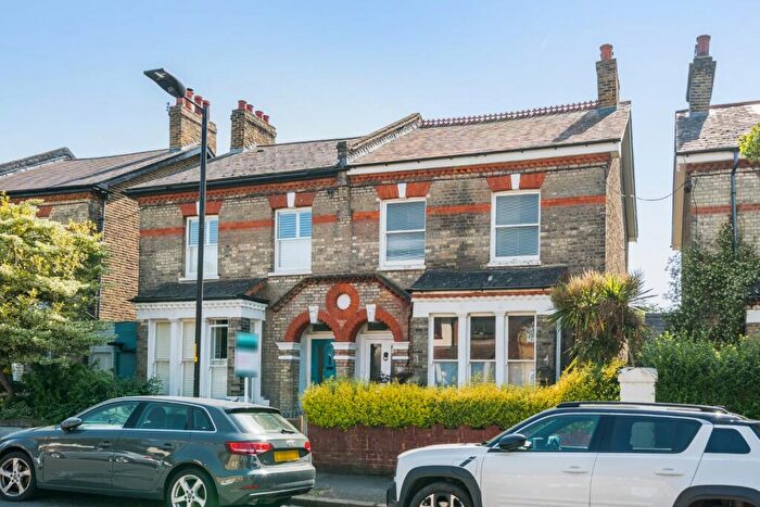 4 Bedroom Semi-Detached House For Sale In Barforth Road, London, SE15