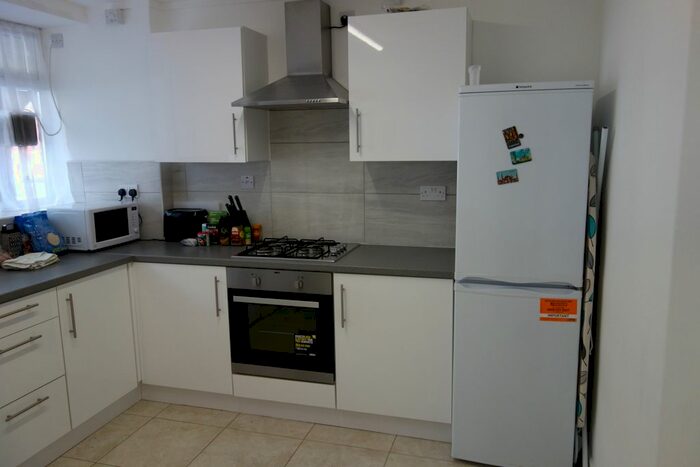 4 Bedroom Flat To Rent In Follingham Court, London, N1