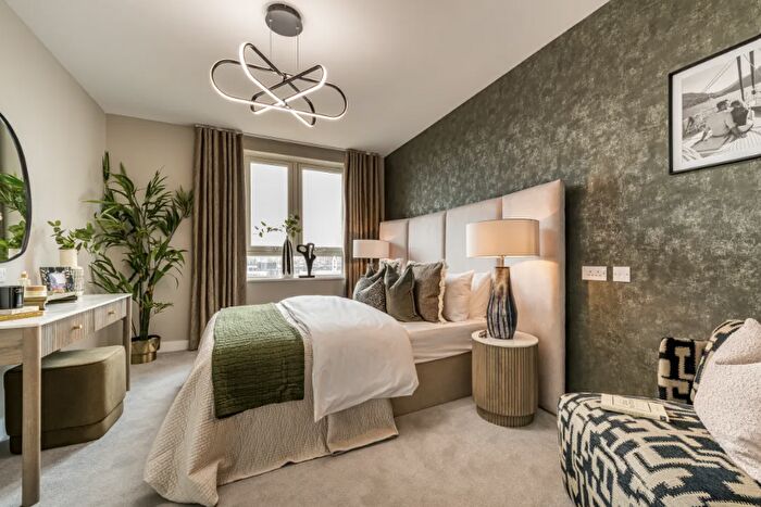 3 Bedroom Flat For Sale In Dagenham Green, London, RM9