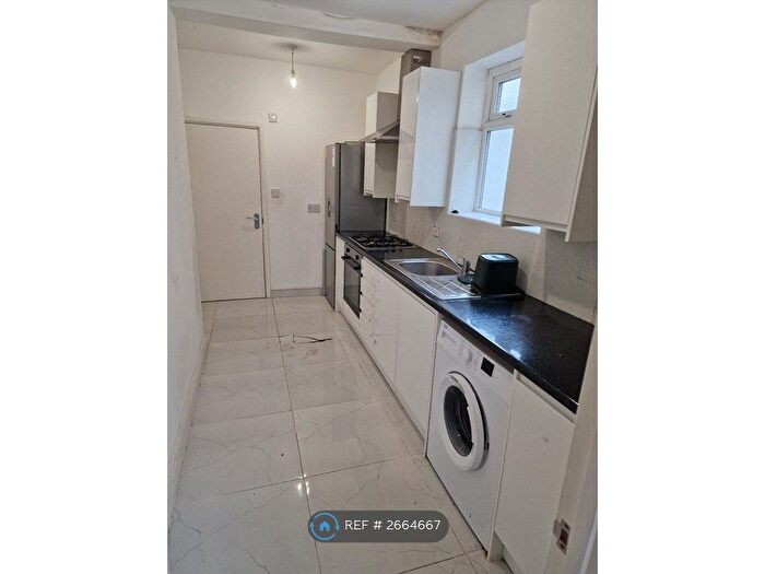 4 Bedroom Semi-Detached House To Rent In Dene Avenue, Hounslow, TW3