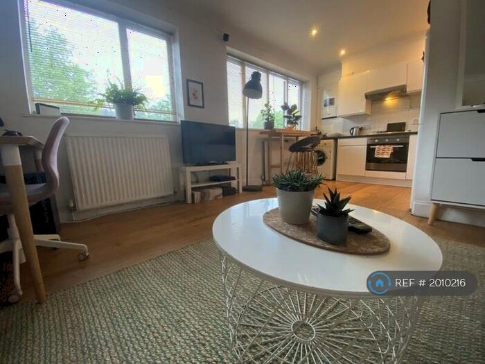 1 Bedroom Flat To Rent In Camberwell Road, London, SE5