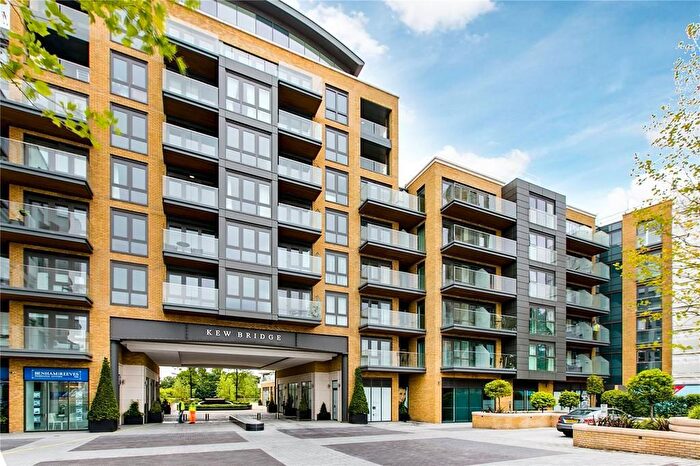 2 Bedroom Flat To Rent In Quayside House, Kew Bridge Road, Brentford, London, TW8