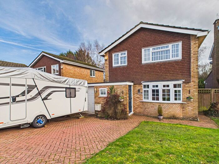 3 Bedroom Detached House For Sale In Lavender Road, Basingstoke, RG22