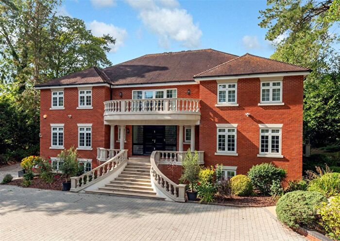 7 Bedroom Detached House For Sale In Harmer Green Lane, Welwyn, AL6