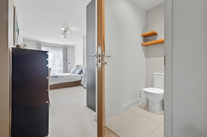 2 Bedroom Flat For Sale In Chronicle Avenue, London, NW9