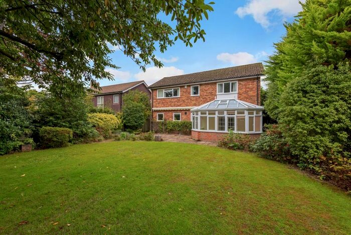 4 Bedroom Detached House To Rent In Woodmancourt, Godalming, GU7